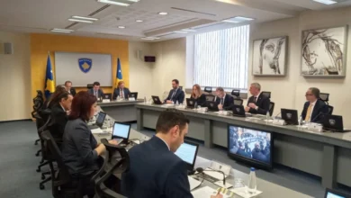 Photo of Курти: Земјата, независноста и Уставот се нови, но јазикот, културата и народот на Косово се древни