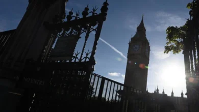 Photo of Велика Британија истражува дали Епстин користел воздухопловни бази за трговија со девојки