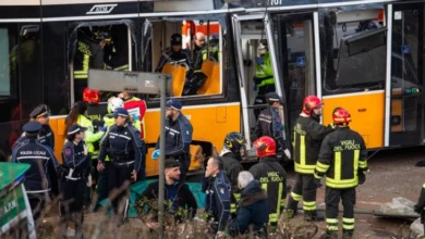 Photo of Најмалку двајца загинати откако трамвај излета од шини во Милано