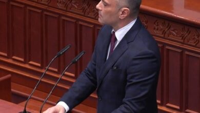 Photo of Филипче до Мицкоски: Правите упад, носите неуставен Закон во образование