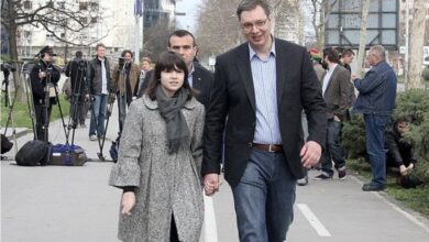 Photo of Реакции по нападите врз семејството на Александар Вучиќ: Само нечовечки отпад може да нападне нечие дете!
