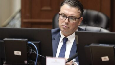 Photo of Филков бил на седницата за пратенички прашања, но не останал долго – брзал кај швајцарскиот амбасадор