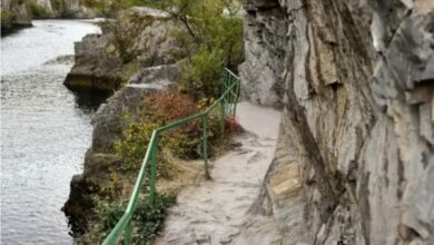 Photo of Опасност од уривање карпи во Матка, движењето по патеката е забрането