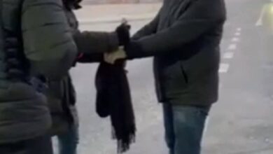 Photo of Eксвицепремиерот со насмевка на преминот Блаце сам гѝ подаде рацете да му стават лисици