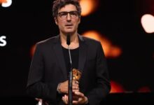 Photo of „Жолти писма“ на Илкер Чатак ја освои Златната мечка во Берлин на политички наелектризирана церемонија