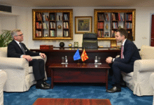 Photo of Муцунски на средба со еврокомесарот Брунер, разговарале за предизвиците на професионалните возачи поврзани со ЕЕС-системот