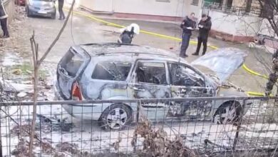 Photo of (ВИДЕО) Пожар во Кисела Вода: Автомобил изгоре меѓу згради кај Расадник