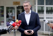 Photo of Мицкоски во одбрана на пратеничката Дафина Стојаноска: Трендафилов треба да внимава на речникот, сепак станува збор за жена и мајка