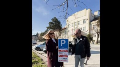 Photo of (ВИДЕО) Градоначалникот на Битола доби паркинг место за да не паркира повеќе бесплатно
