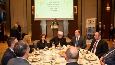 Photo of Скопскиот градоначалник и македонската претседателка на ифтарска вечера со Касами и Гаши