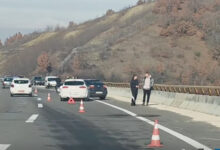 Photo of (ВИДЕО) Пет возила се судрија на автопатот „Штип-Миладиновци“, делови расфрлани по коловозот