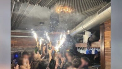 Photo of Момчето на загинатата келнерка сведочеше: Еден час се борев да ѝ го спасам животот по пожарот во швајцарскиот клуб