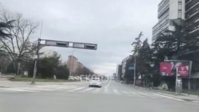 Photo of (Видео) Снимка од центарот: Автомобил во спротивен правец кај Цветен пазар