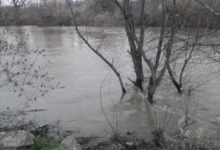Photo of Вардар се излеа во гостиварско, сообраќајот пренасочен