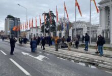 Photo of ССМ ја почна блокадата. Мицкоски сепак си влезе во зградата на главната врата
