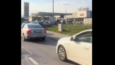 Photo of (ВИДЕО) Гужви на бензинските: Се чека Владата да го намали ДДВ-то додека земјите во регионот веќе ги замрзнаа цените