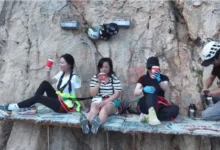 Photo of ВИДЕО: Кафуле сместено на карпа ги освои симпатиите на туристите ширум светот