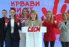 Photo of (Видео) Со „крвави раце“ на прес, жените од СДСМ бараа оставка од Тошковски „за загубените животи“