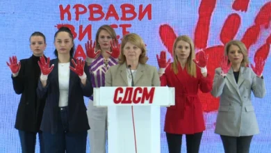 Photo of (Видео) Со „крвави раце“ на прес, жените од СДСМ бараа оставка од Тошковски „за загубените животи“