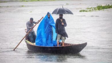 Photo of Најмалку 24 лица загинаа откако автобус се урна во река додека се обидуваше да се качи на ферибот во Бангладеш