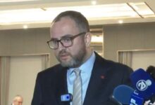 Photo of За една ноќ две лица се задржани во полициска станица за семејно насилство, вели Тошковски