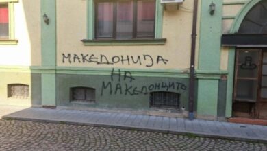 Photo of Исцртани полови органи и „Македонија на Македонците“ на објектот на згаснатиот бугарски клуб „Ванчо Михајлов