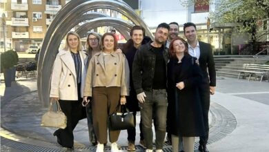 Photo of Гитаристот на ДНК се сретна со персоналот од болницата „Папаниколау“ во Солун што го лекуваше по трагедијата во Кочани: Бескрајно им благодарам