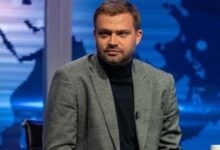 Photo of Новинарот на српската Н1, Бранислав Шовљански, запрен од полицијата, провладините таблоиди велат дека возел дрогиран