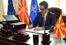 Photo of Пендаровски: Албанскиот е службен јазик во Македонија, но има проблем со практичната примена