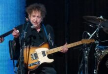 Photo of Редок нацрт на текст од Боб Дилан пронајден во книга на Ален Гинзберг