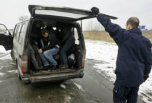 Photo of Двајца жители на Лојане претепале и ограбиле мигрант од Египет