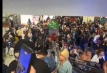 Photo of На аеродромот во Дубаи илјадници патници заглавени, летови се откажуваат и доцнат поради ескалација на судирот со Иран