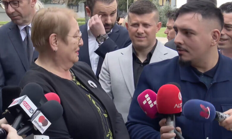 Photo of (ВИДЕО) Во друштво на Мицковски и Дурмиши Јанева пак новинар од Тетово ја праша си носи ли преведувач