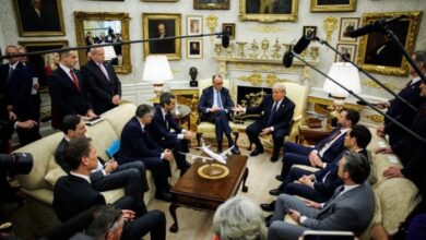 Photo of „Со години одат во чевли што не се толку удобни“: Трамп им купи чевли на членовите на својот Кабинет