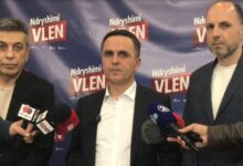 Photo of ВЛЕН: Уплавот ги принуди ДУИ да го бранат Артан Груби