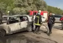 Photo of Видео: МВР: Едно лице е повредено во пожар на автомобили и сува трева на скопското Кале