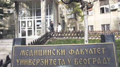 Photo of Студенти на Медицинскиот факултет на Универзитетот во Белград почнаа со блокада на деканатот