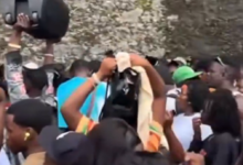 Photo of Хаос на туристичка атракција: Во стампедо најмалку 30 загинаа