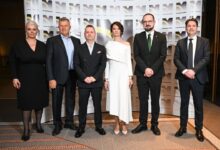 Photo of „Алкалоид“ одликуван со плакета за најдолго котирано акционерско друштво на Македонската берза