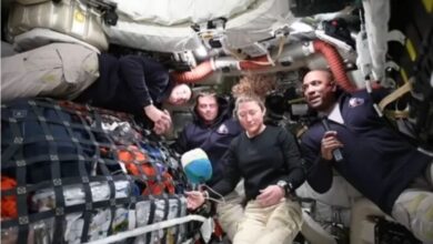 Photo of Астронаутите во „Орион“ спијат висејќи како лилјаци