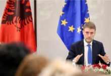 Photo of Хоџа: „Албанија го поддржува студентскиот протест во Скопје и бара да не се оспорува уставното право на употребата на албанскиот јазик во РСМ“