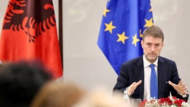 Photo of Хоџа: „Албанија го поддржува студентскиот протест во Скопје и бара да не се оспорува уставното право на употребата на албанскиот јазик во РСМ“