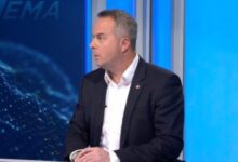 Photo of Герасимовски: Kога ги носам децата на училиште, прескокнуваме преку ѓубре за да стигнеме до училишниот двор