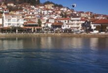 Photo of (ВИДЕО) Параглајдерист за малку ќе повредеше мајка и дете на пешачката патека кај Студенчишта