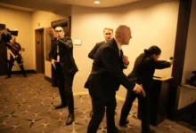 Photo of Видео: Пукање на вечерата на Трамп со дописниците од Белата куќа – полицаец е застрелан, а вооружениот напаѓач уапсен