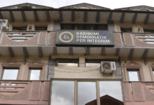 Photo of ДУИ: ВЛЕН падна на испитот за достоинство – наместо да ги бранат студентите, ги оправдуваат тие што сакаат да го потчинат албанскиот јазик