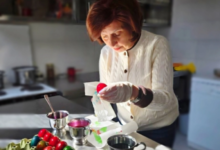 Photo of Претседателката објави слика како вапсува јајца и повика на мир, надеж и семејна сплотеност