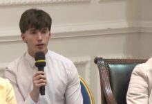 Photo of „Ако премиерот прави се за да ги задржи младите тука, нека не викаат на состаноци на време“, рече претставник на студентите