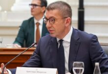 Photo of Мицкоски ги испрати пратениците од СДСМ на лекарски прегледи тие му вратија дека е примитивен безобразен уличар