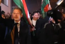 Photo of (ВО ЖИВО) Се слави на улиците, Маѓар им се обрати на поддржувачите: „Унгарија победи“